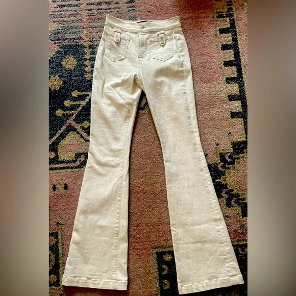 Veronica Beard Beverly flared jeans in cream denim. high rise, size 25 - Picture 5 of 9